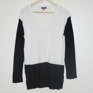 5/$25 🛍 Vince Camuto Long Sleeve Sweater